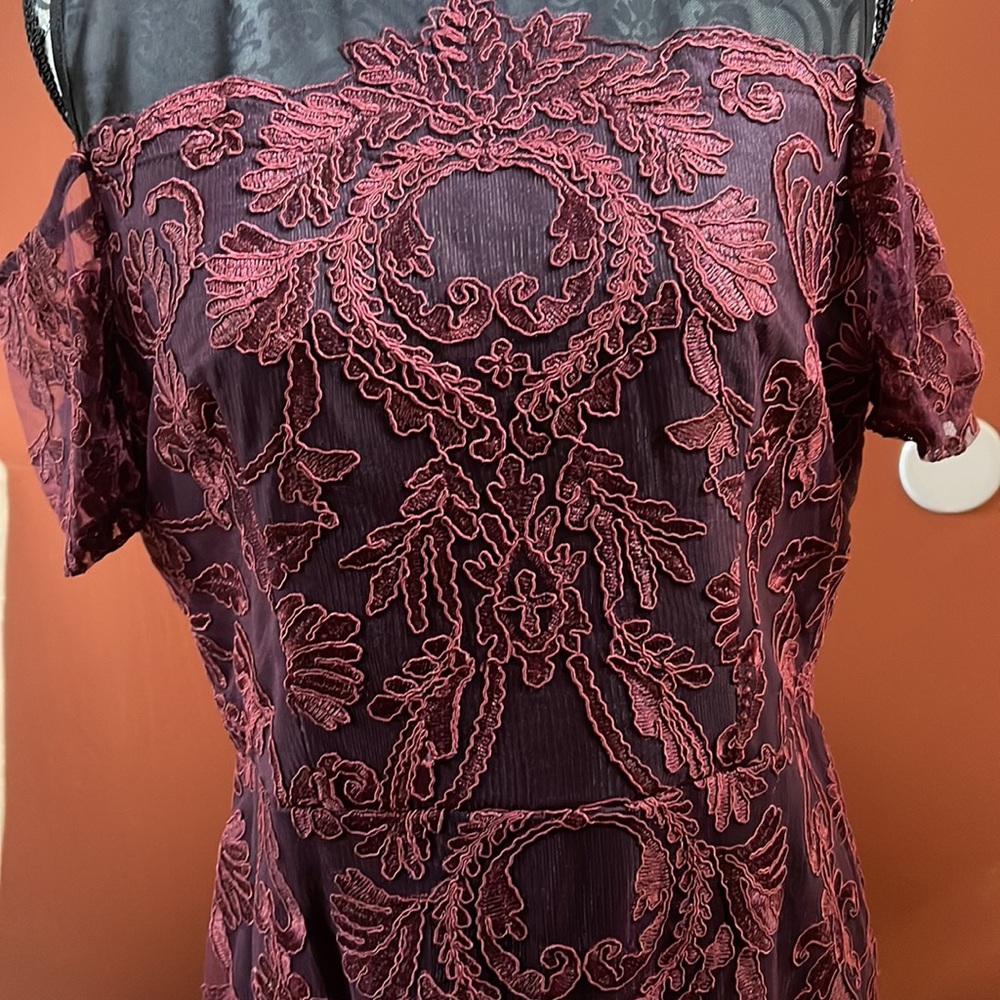Women formal evening dress. Burgundy and black. - Picture 6 of 6